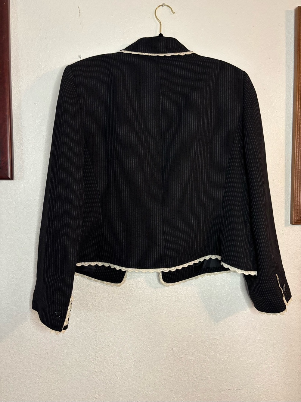 Tahari Black pinned striped  Blazer with Cream Scalloped Trim - Picture 3 of 4